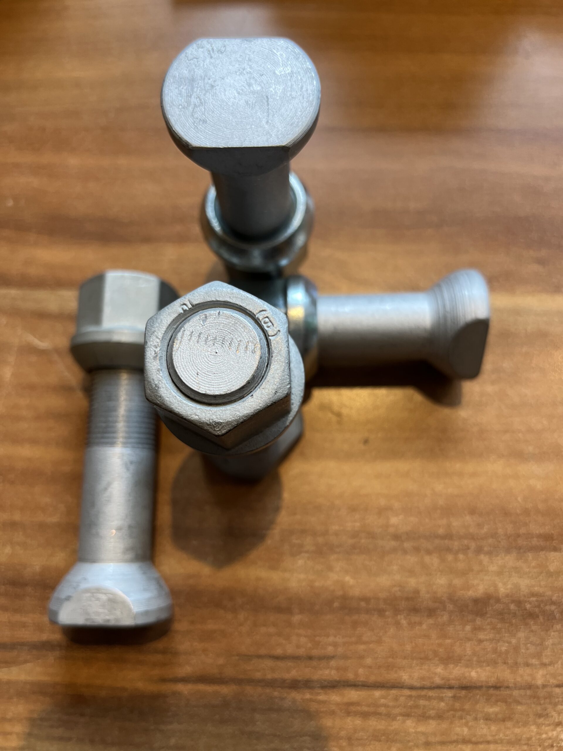 Felgenbolzen mit Mutter T80 T84 T86 Top Qualität (vorher ev. abklären!, Preis ist für 1Stk.) P_Felgenbolzen2